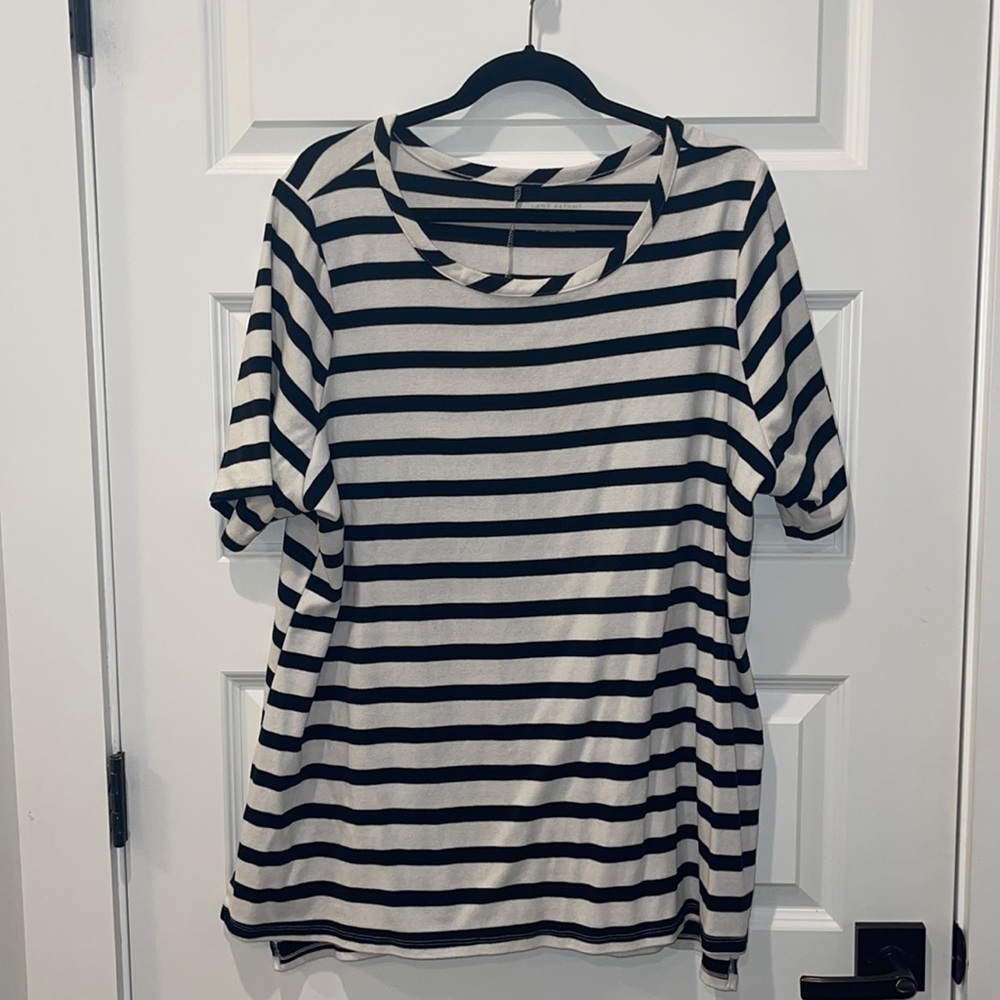 18/20 thick Tshirt black abs white striped